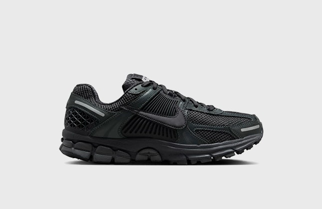 Nike Zoom Vomero 5 "Triple Black"
