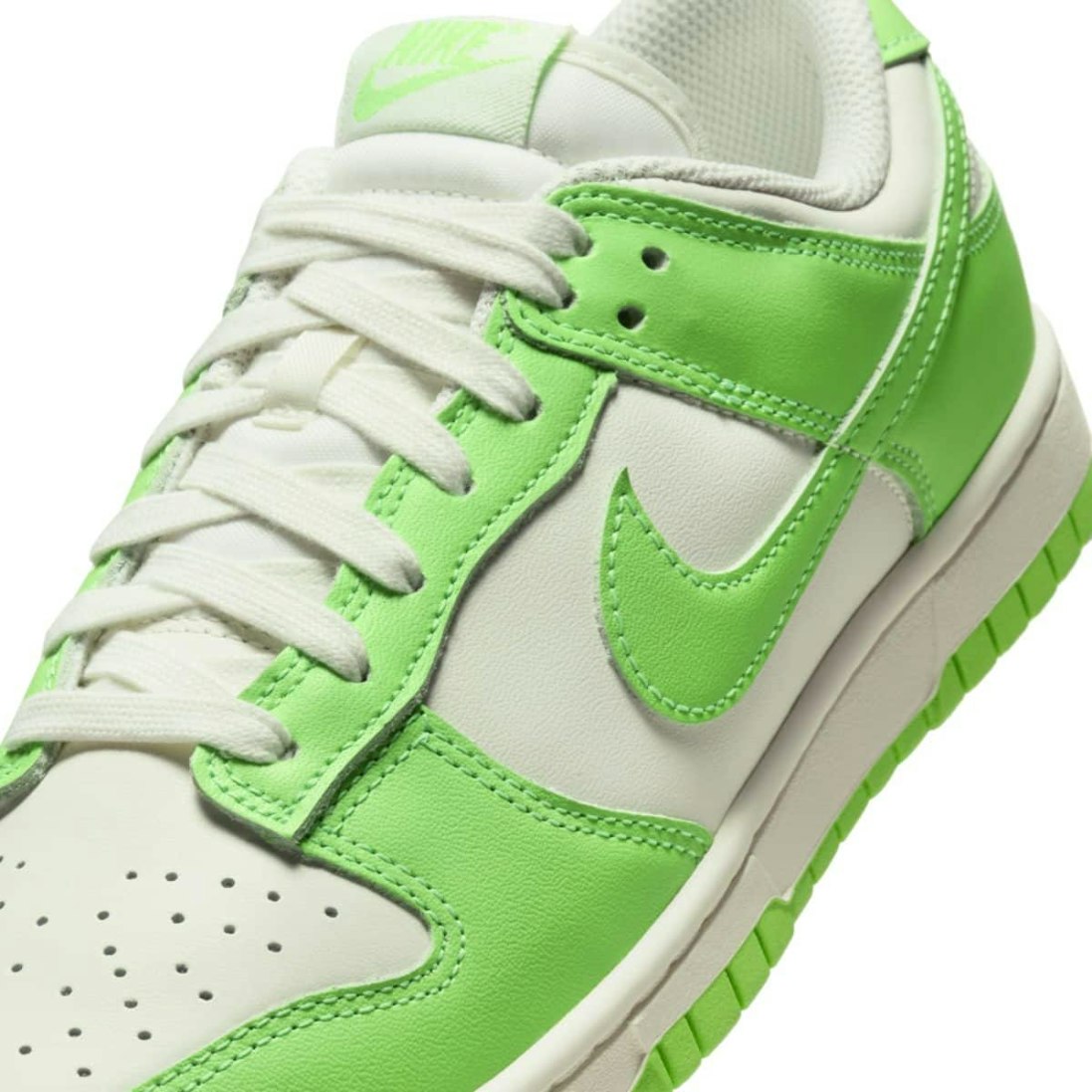 Nike Dunk Low "Green Strike"