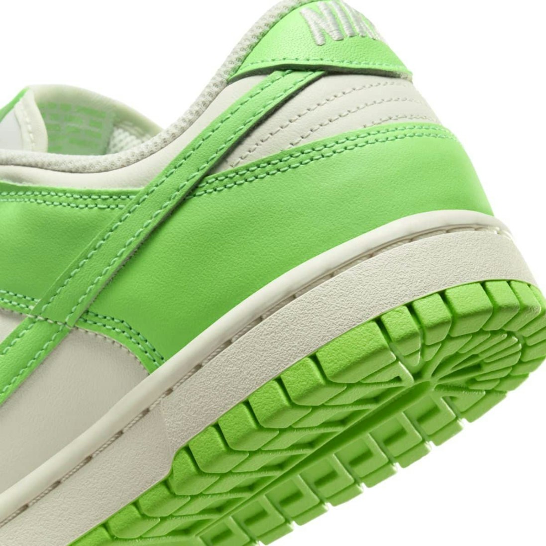 Nike Dunk Low "Green Strike"