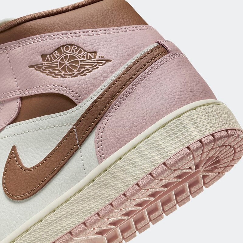 Air Jordan 1 Mid "Pink Oxford"