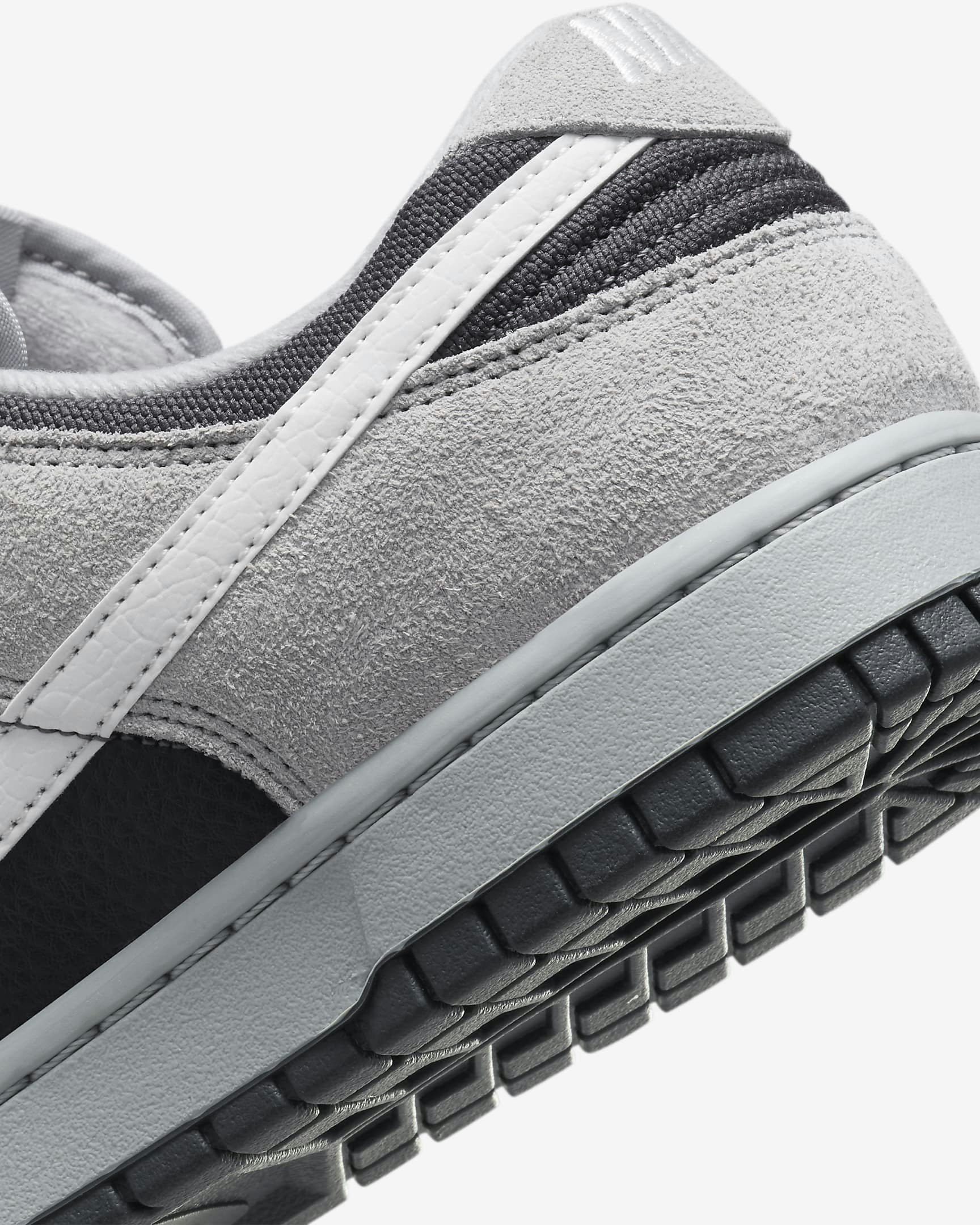 Nike Dunk Low "Smoke Grey"