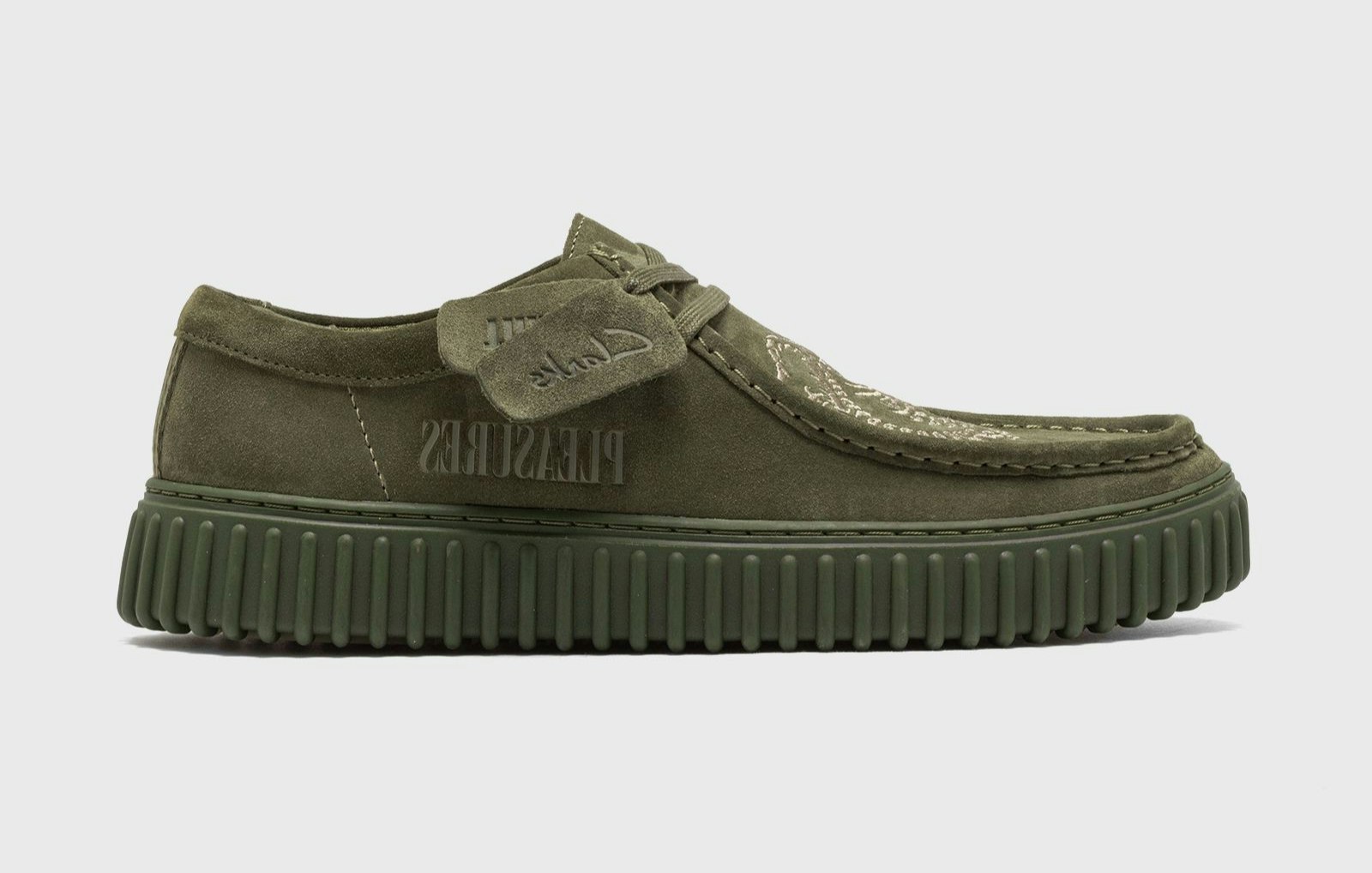Martine Rose x Pleasures x Clarks Originals Torhill DRGNLO "Olive Suede"