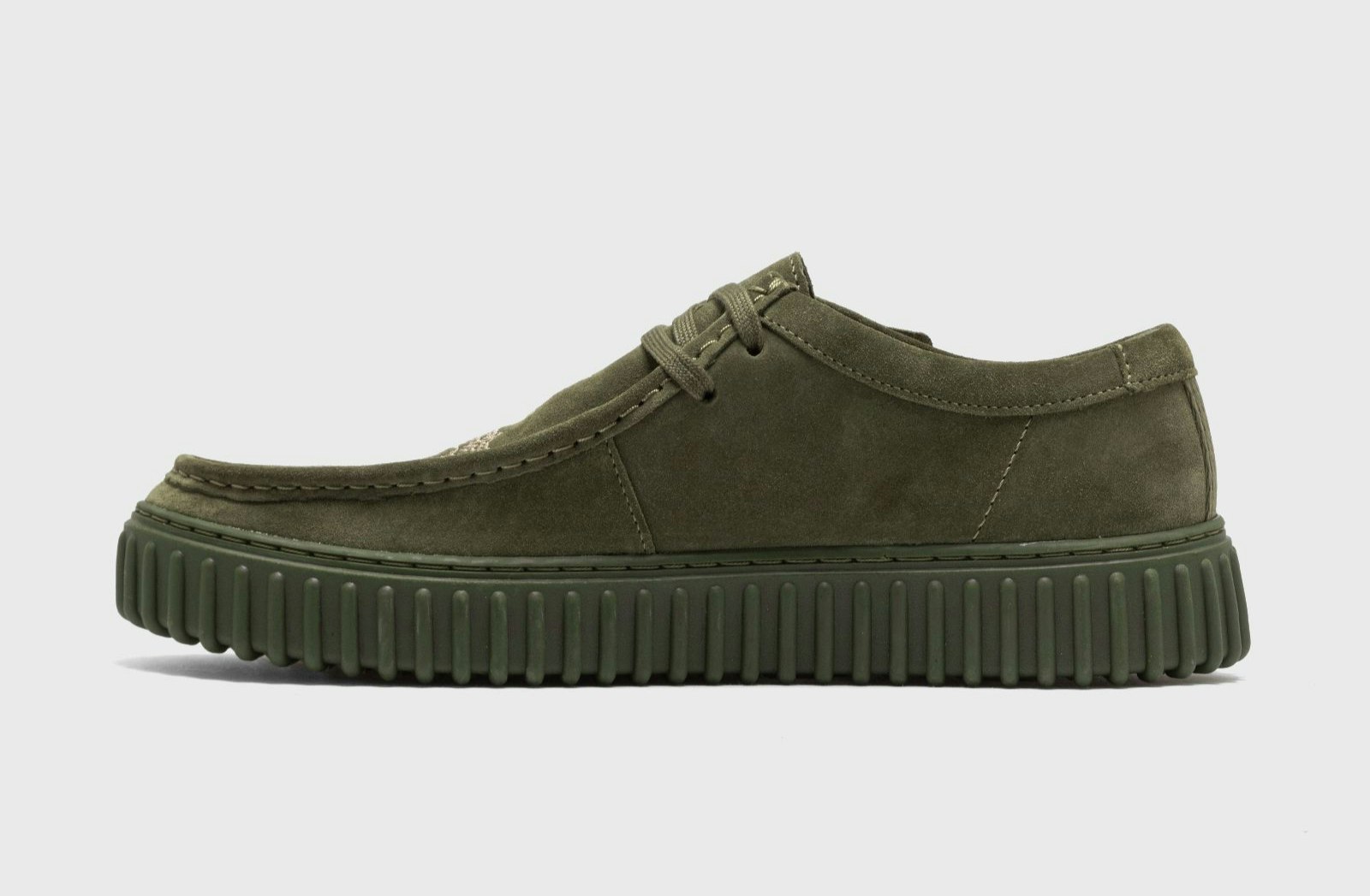 Martine Rose x Pleasures x Clarks Originals Torhill DRGNLO "Olive Suede"
