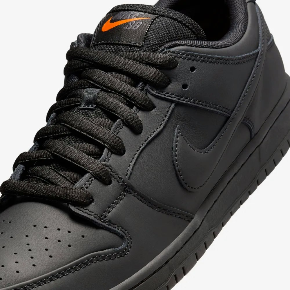 Nike SB Dunk Low ISO "Triple Black"