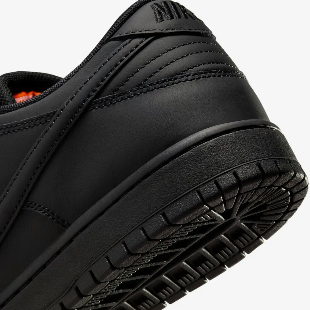 Nike SB Dunk Low ISO "Triple Black"