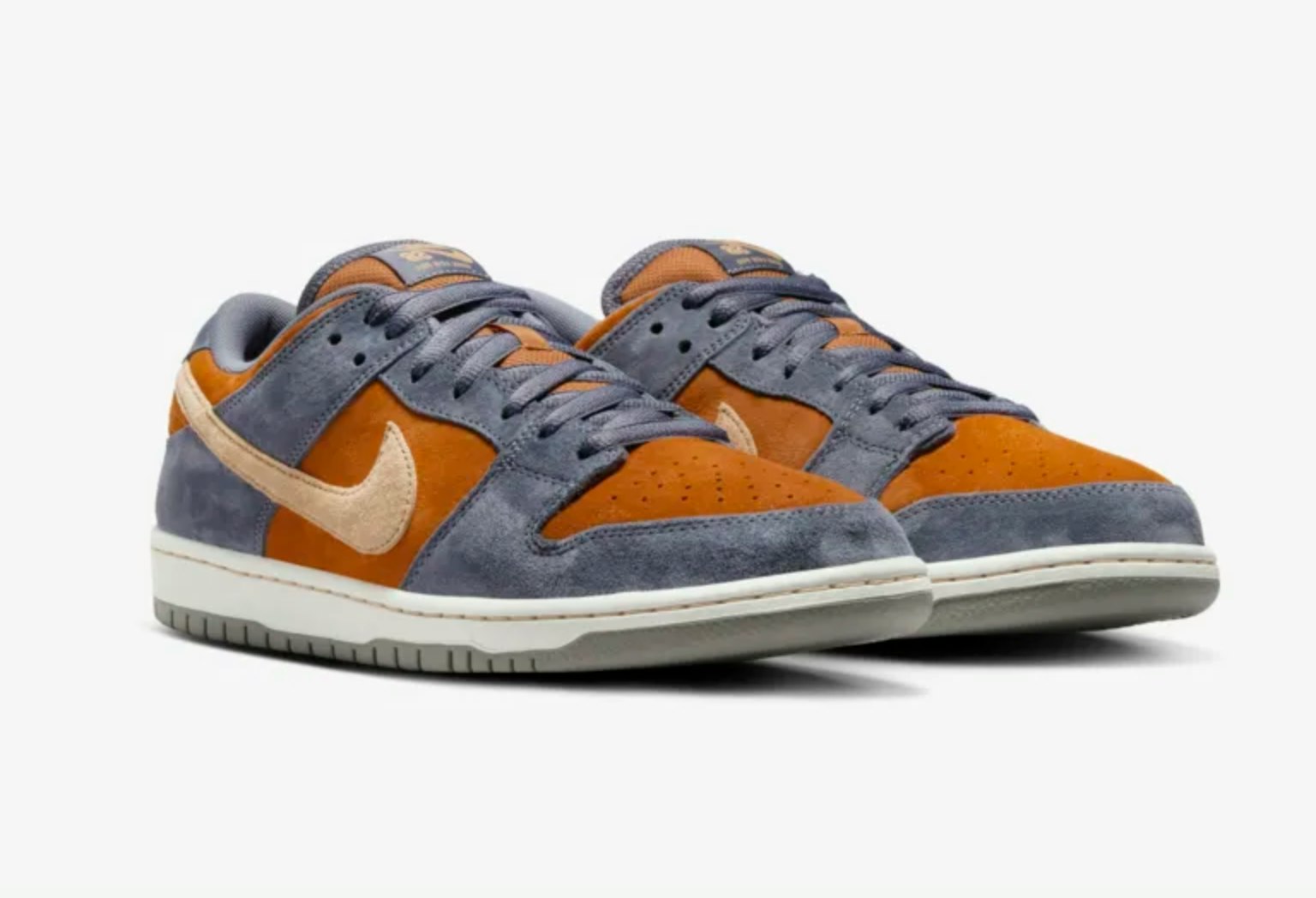 Nike SB Dunk Low "Light Carbon"