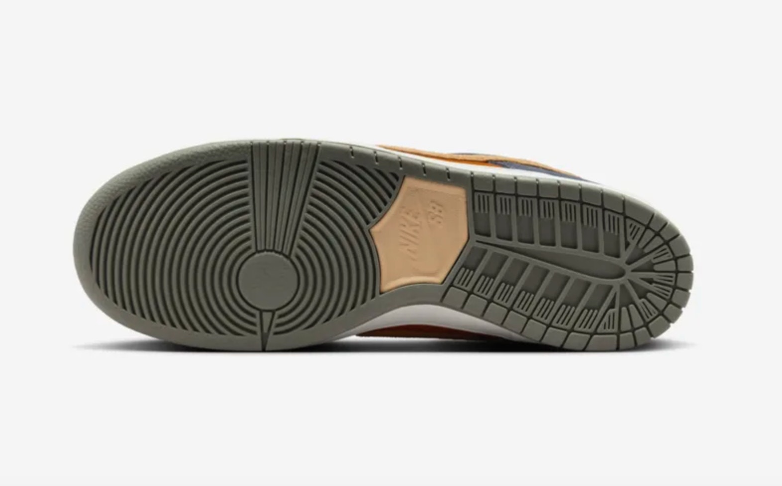 Nike SB Dunk Low "Light Carbon"