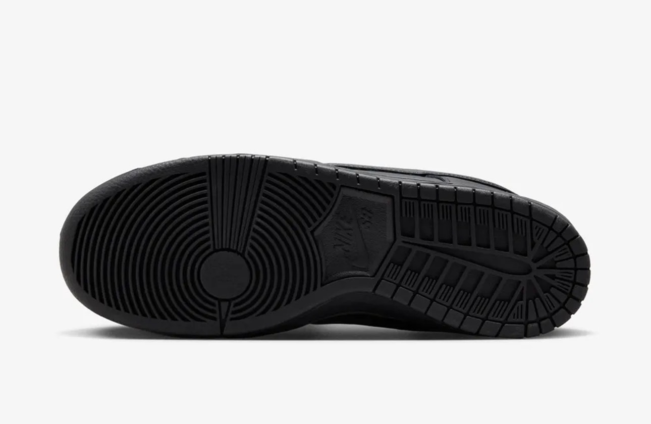 Nike SB Dunk Low ISO "Triple Black"