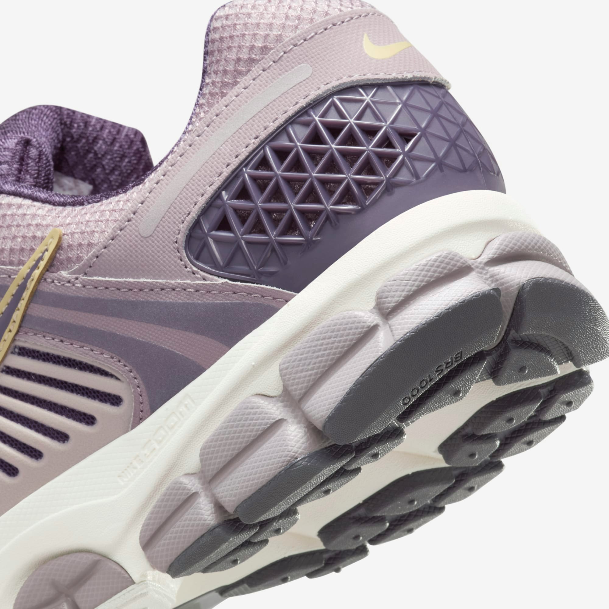 Nike Zoom Vomero 5 "Platinum Violet"