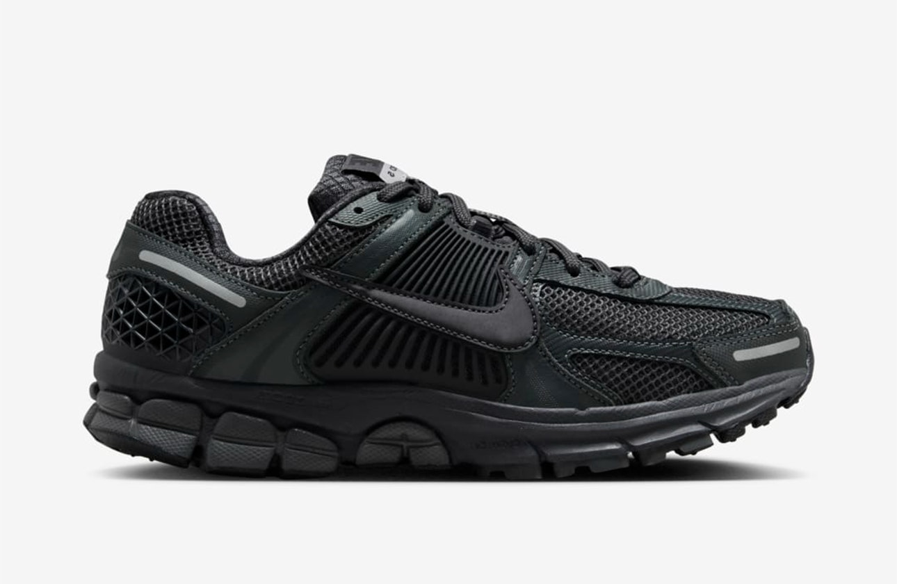 Nike Zoom Vomero 5 "Triple Black"