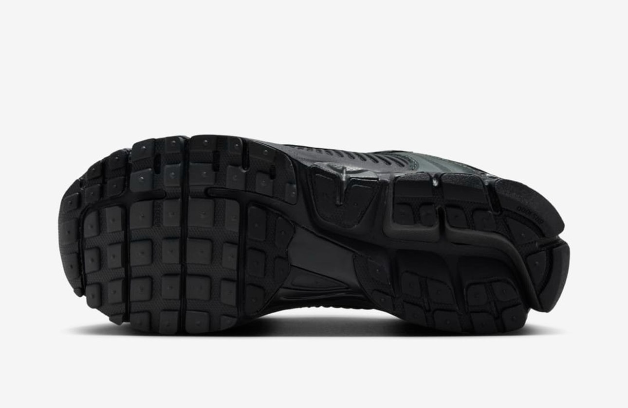 Nike Zoom Vomero 5 "Triple Black"