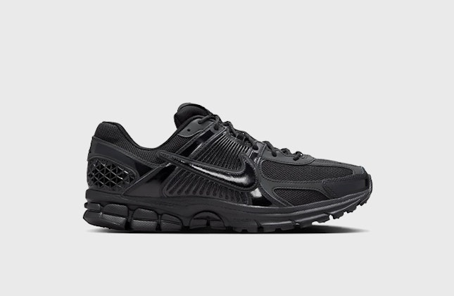 Dover Street Market x Nike Zoom Vomero 5 SP "Triple Black" Dover Street Market x Nike Zoom Vomero 5 SP "Triple Black"