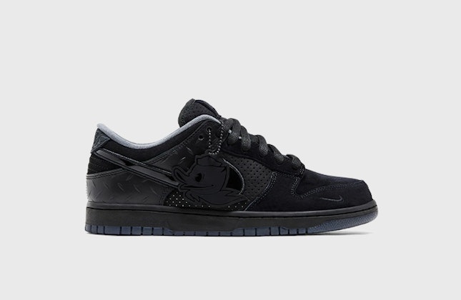 Division Street x Nike Dunk Low Lux "Oregon Black" Division Street x Nike Dunk Low Lux "Oregon Black"
