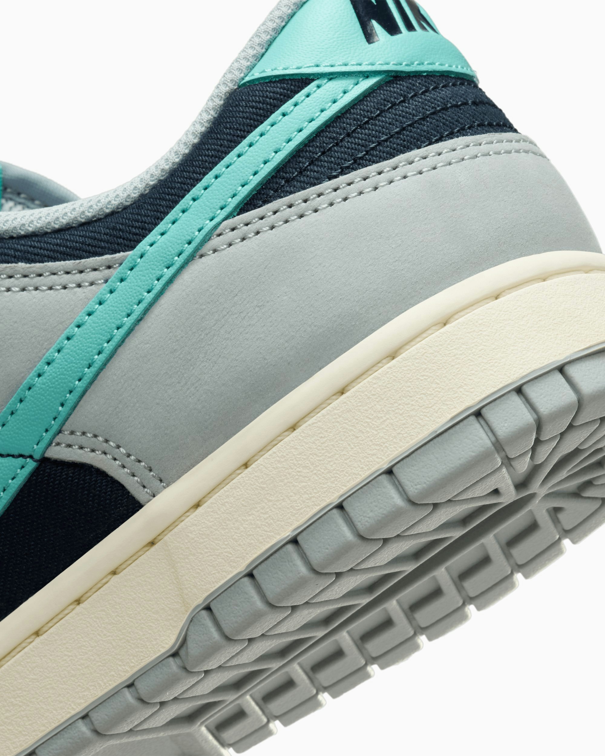 Nike Dunk Low Retro PRM "Light Pumice"