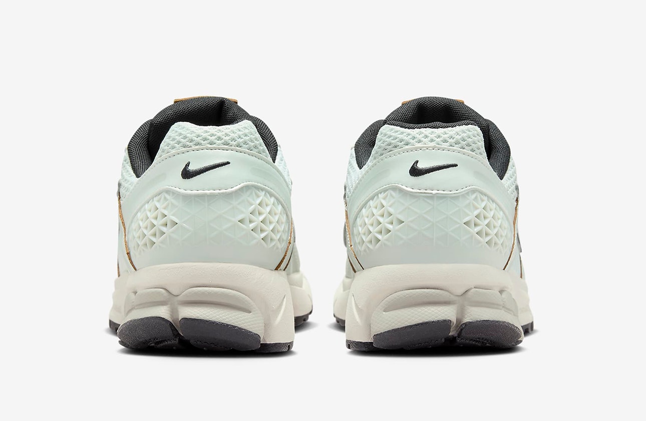 Nike Zoom Vomero 5 "Light Silver"