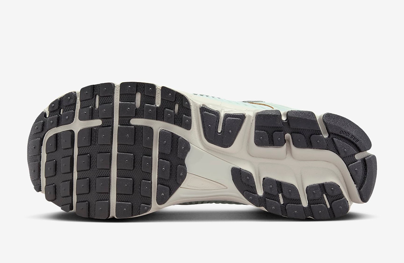 Nike Zoom Vomero 5 "Light Silver"