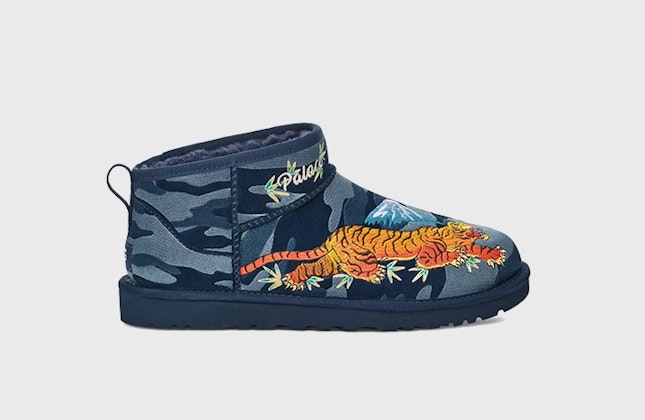 Palace x UGG Classic Ultra Mini Boot "Tiger" (Navy Camo) Palace x UGG Classic Ultra Mini Boot "Tiger" (Navy Camo)