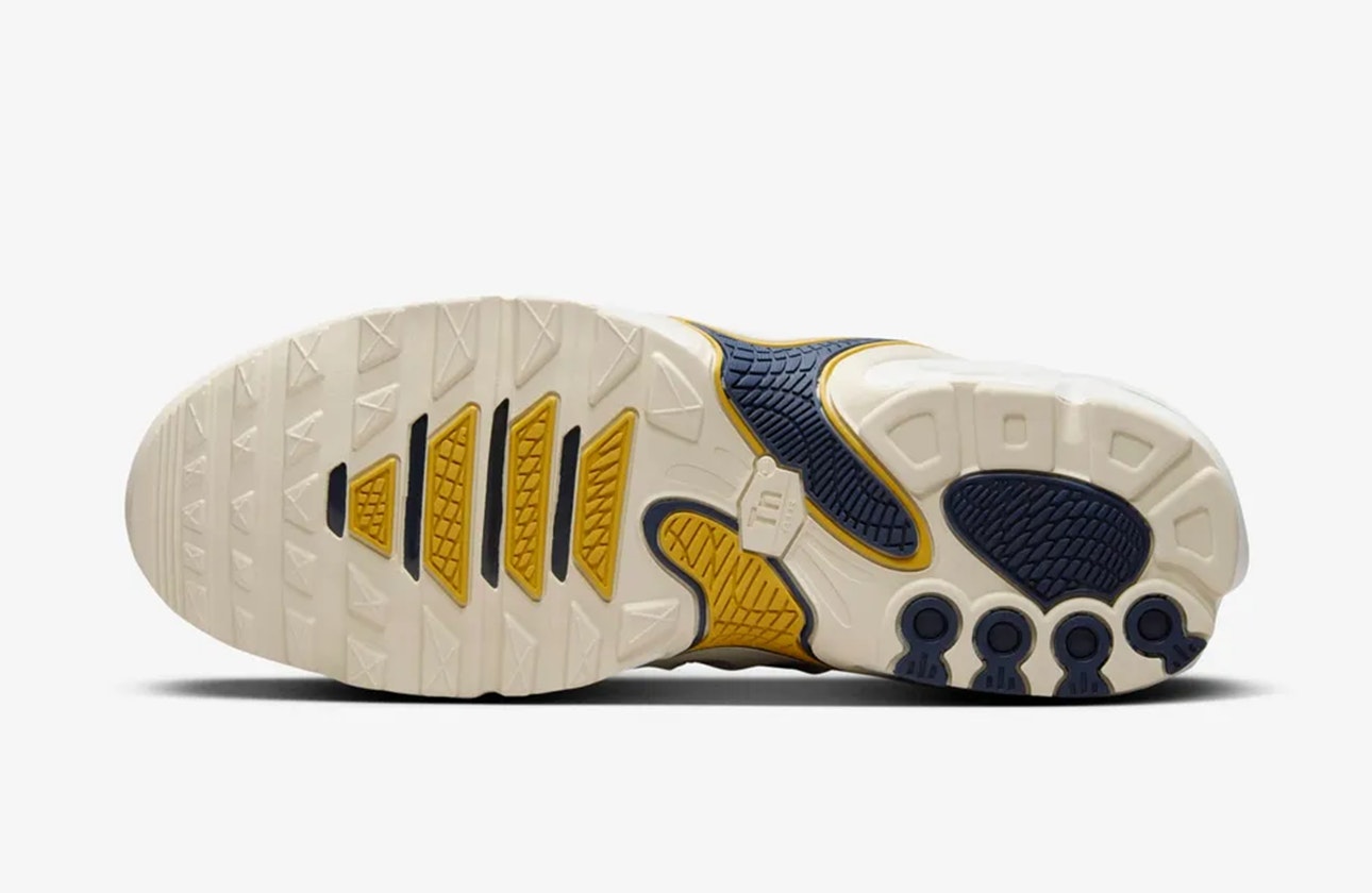 PSG x Nike Air Max Plus Drift "Sail"
