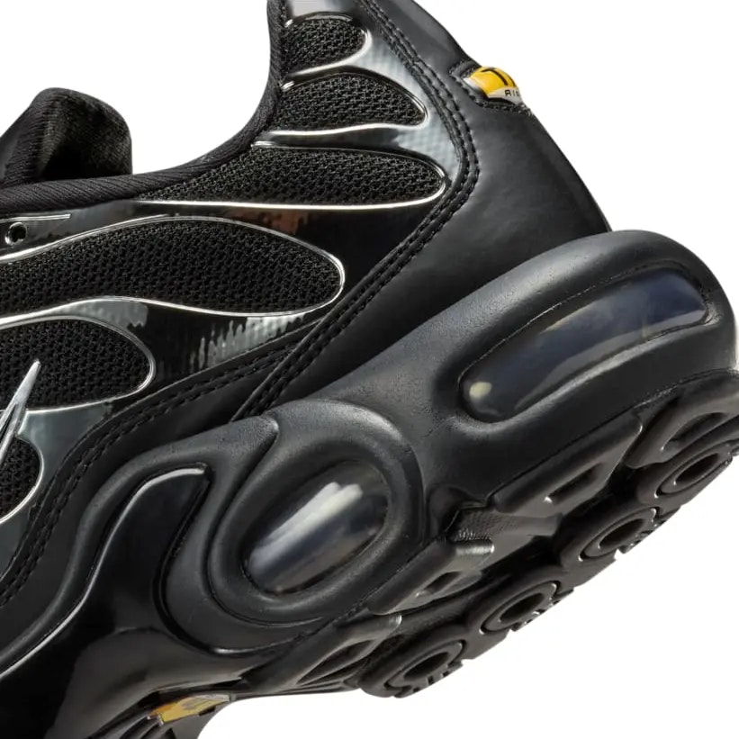 Nike Air Max Plus SE "Black Metallic"