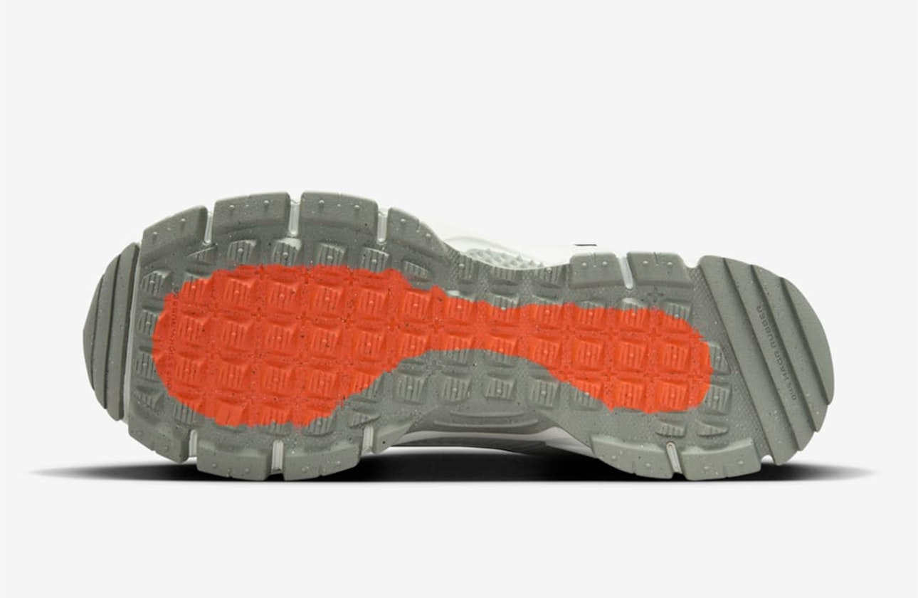 Nike Zoom Vomero 5 Roam "Light Silver"