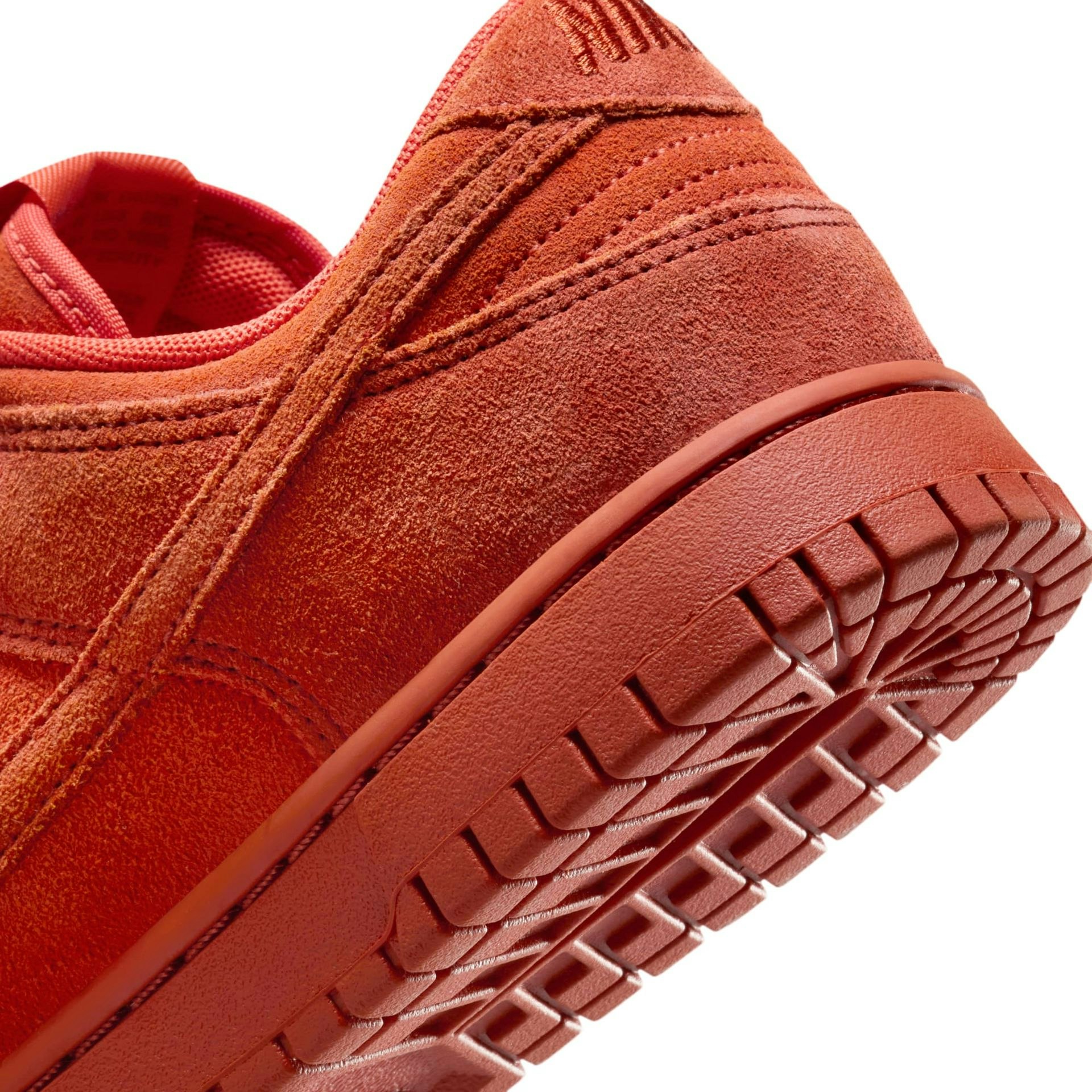 Nike Dunk Low SE "Picante Red"
