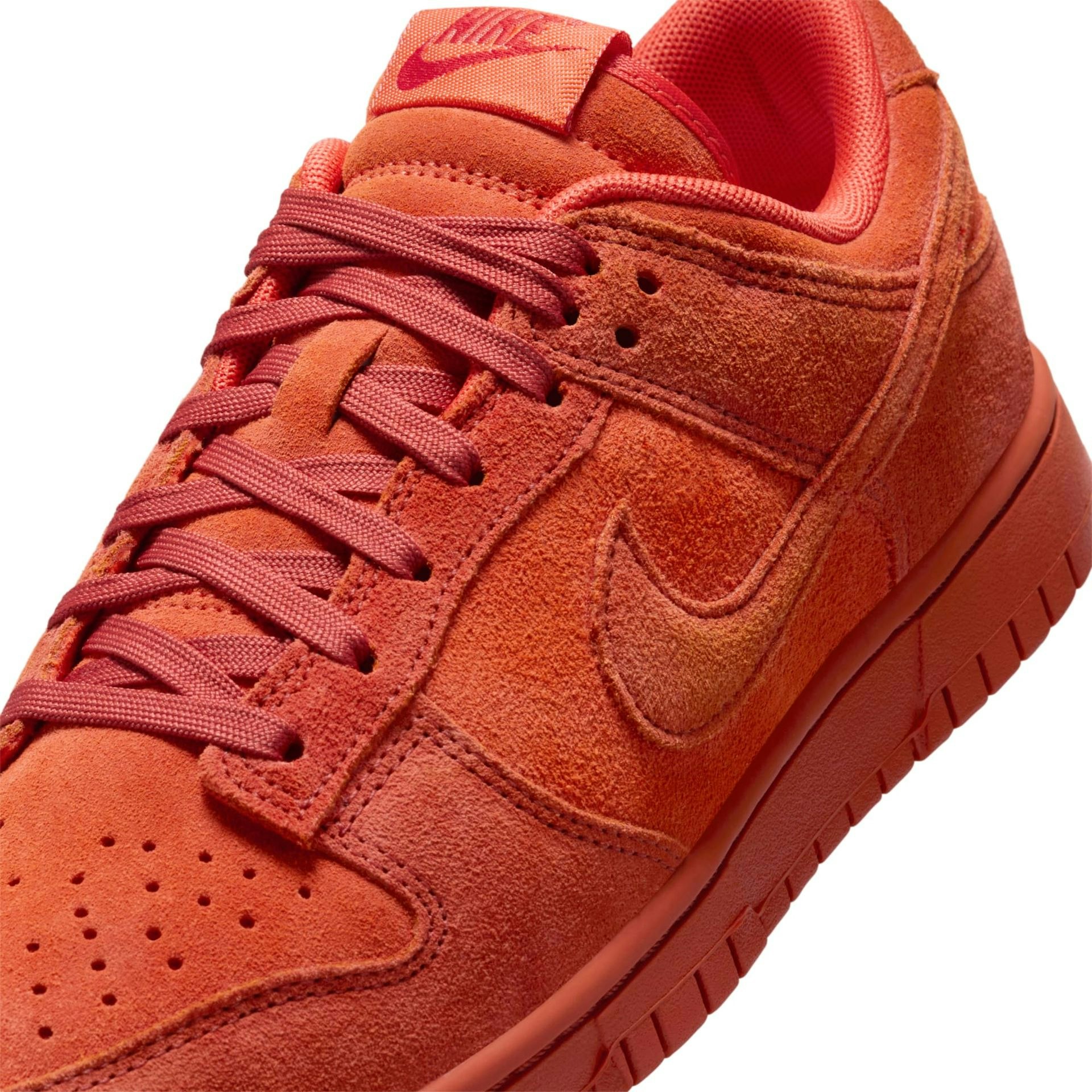 Nike Dunk Low SE "Picante Red"