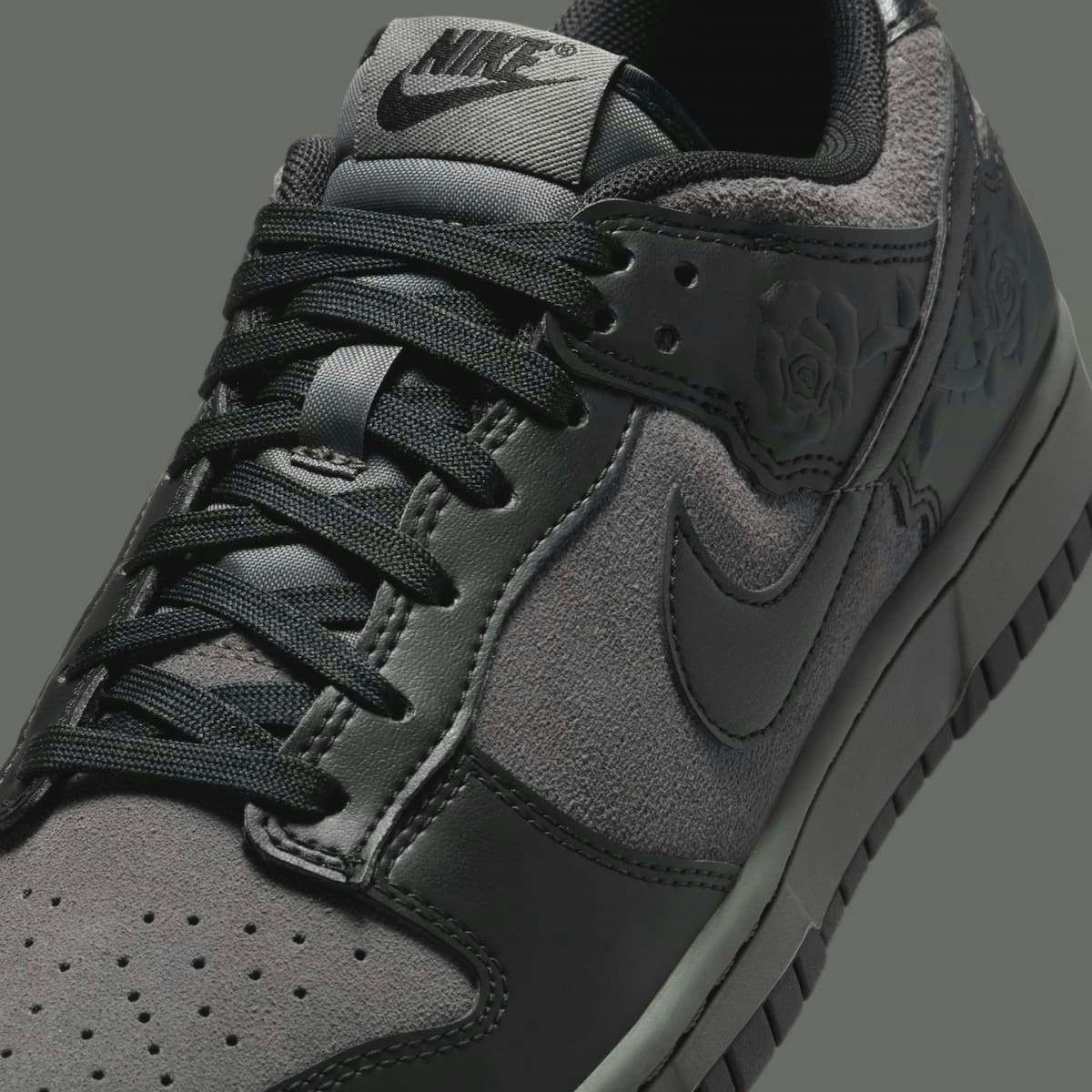 Nike Dunk Low "Black Roses"