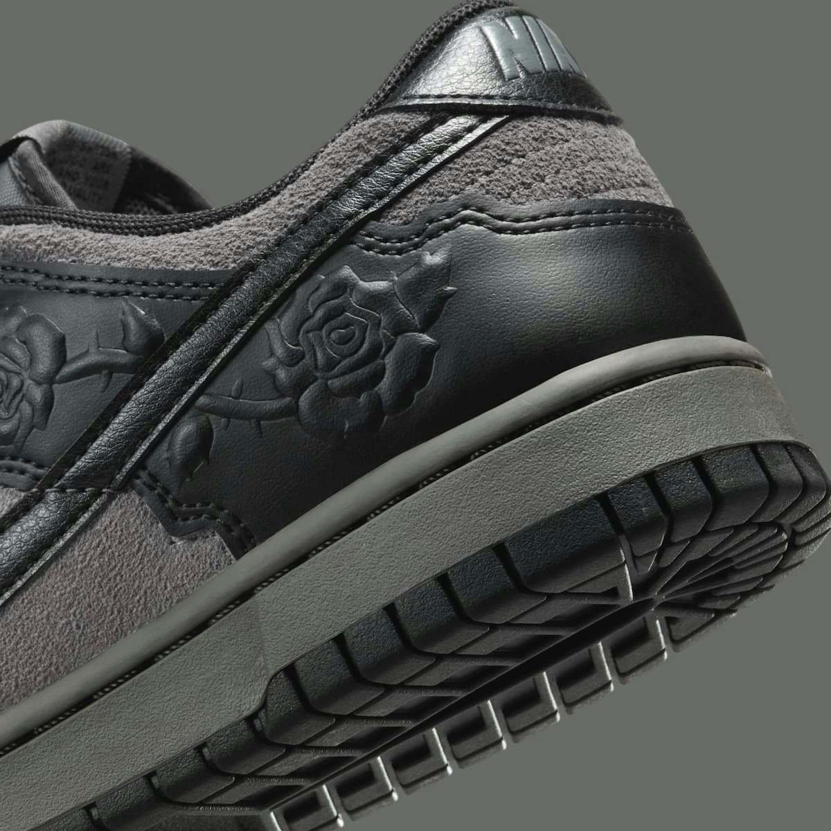 Nike Dunk Low "Black Roses"