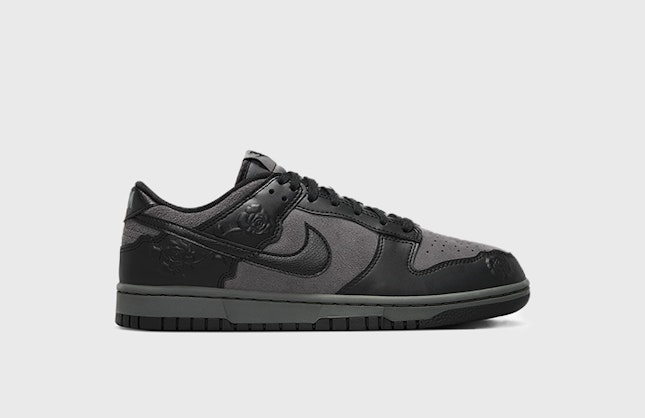 Nike Dunk Low "Black Roses"