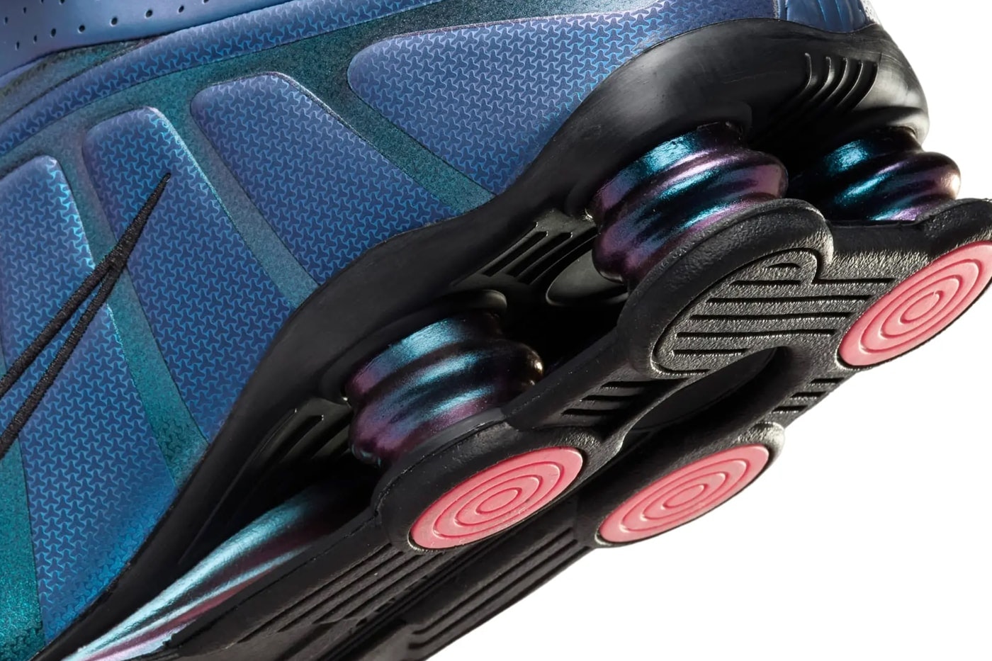 Nike Shox R4 "Iridescent"