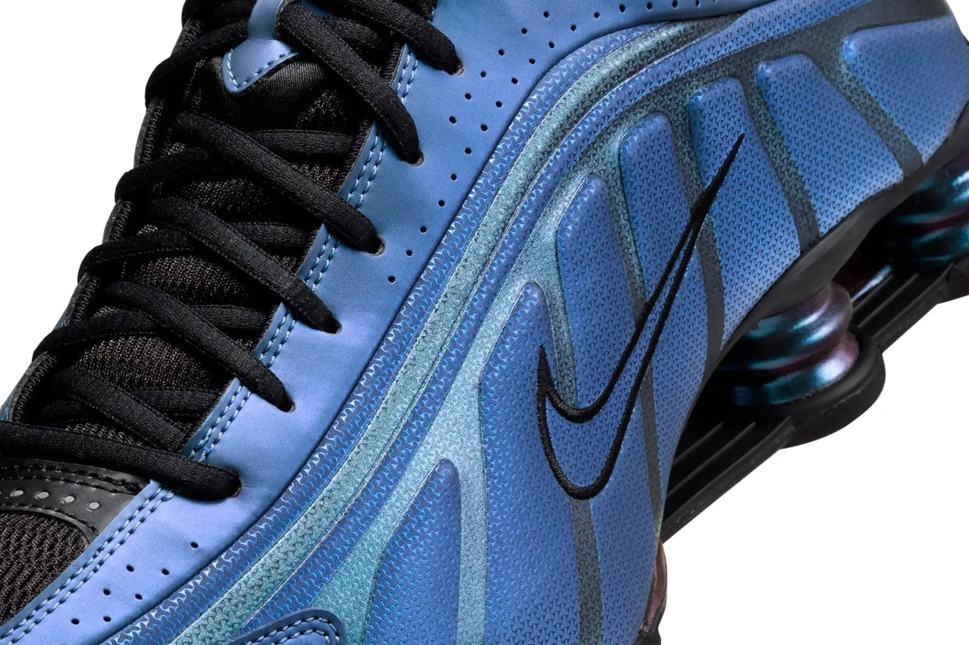 Nike Shox R4 "Iridescent"
