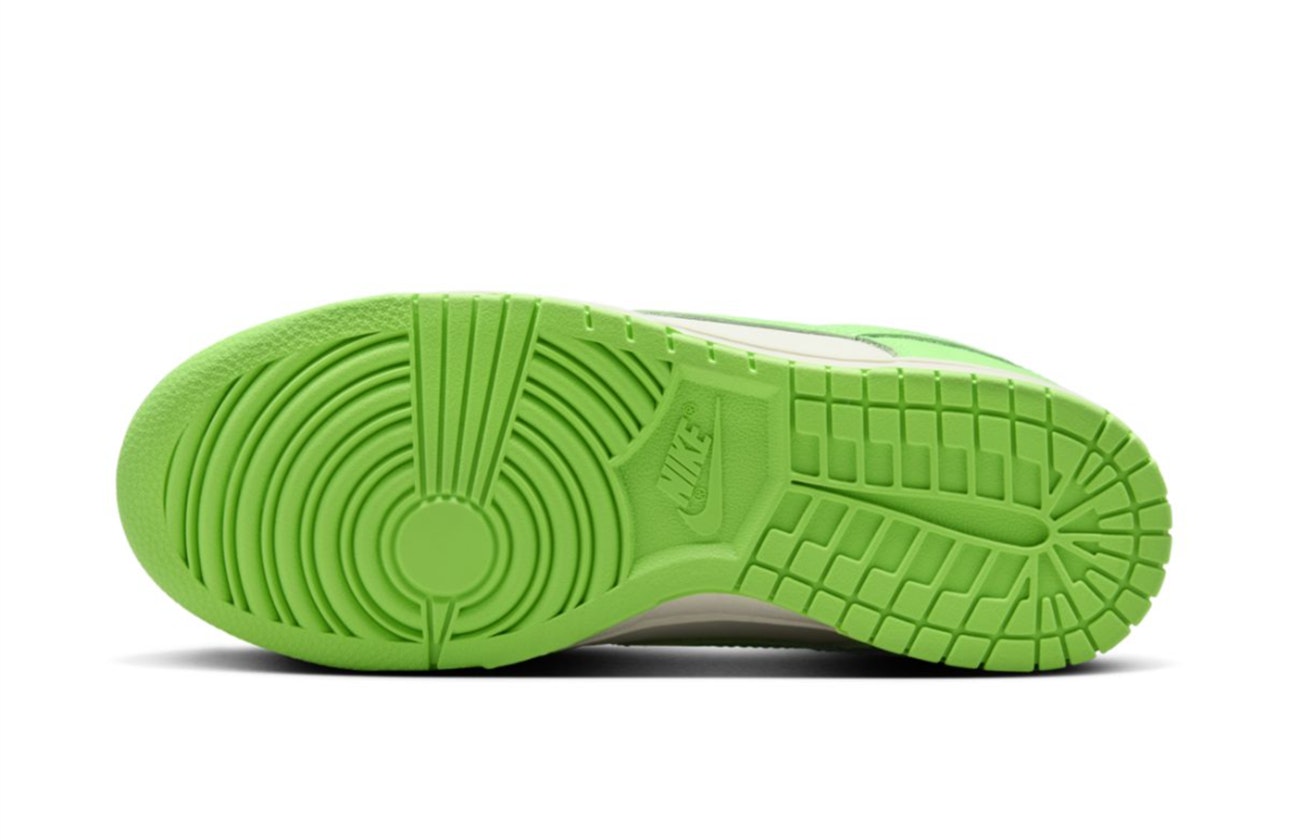 Nike Dunk Low "Green Strike"