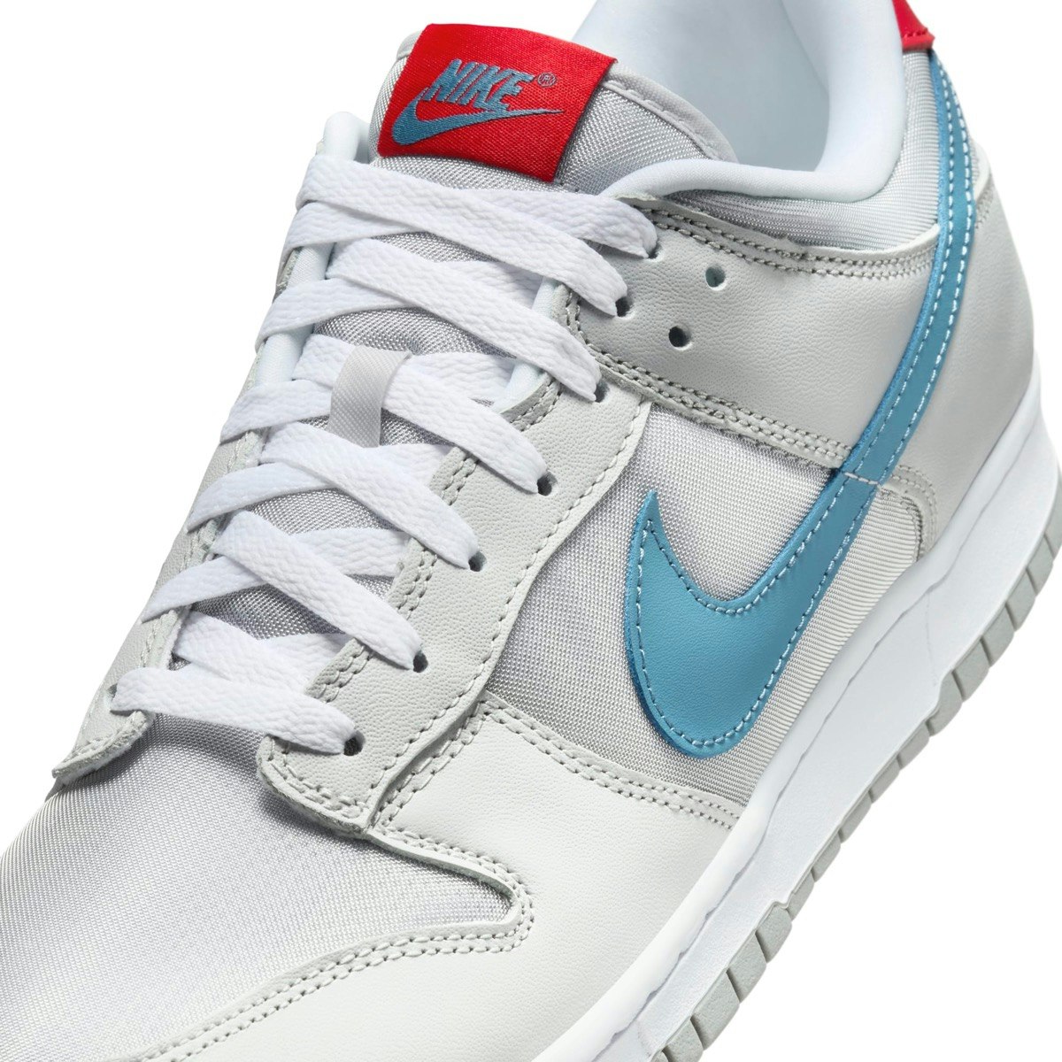 Nike Dunk Low "Silver Surfer"