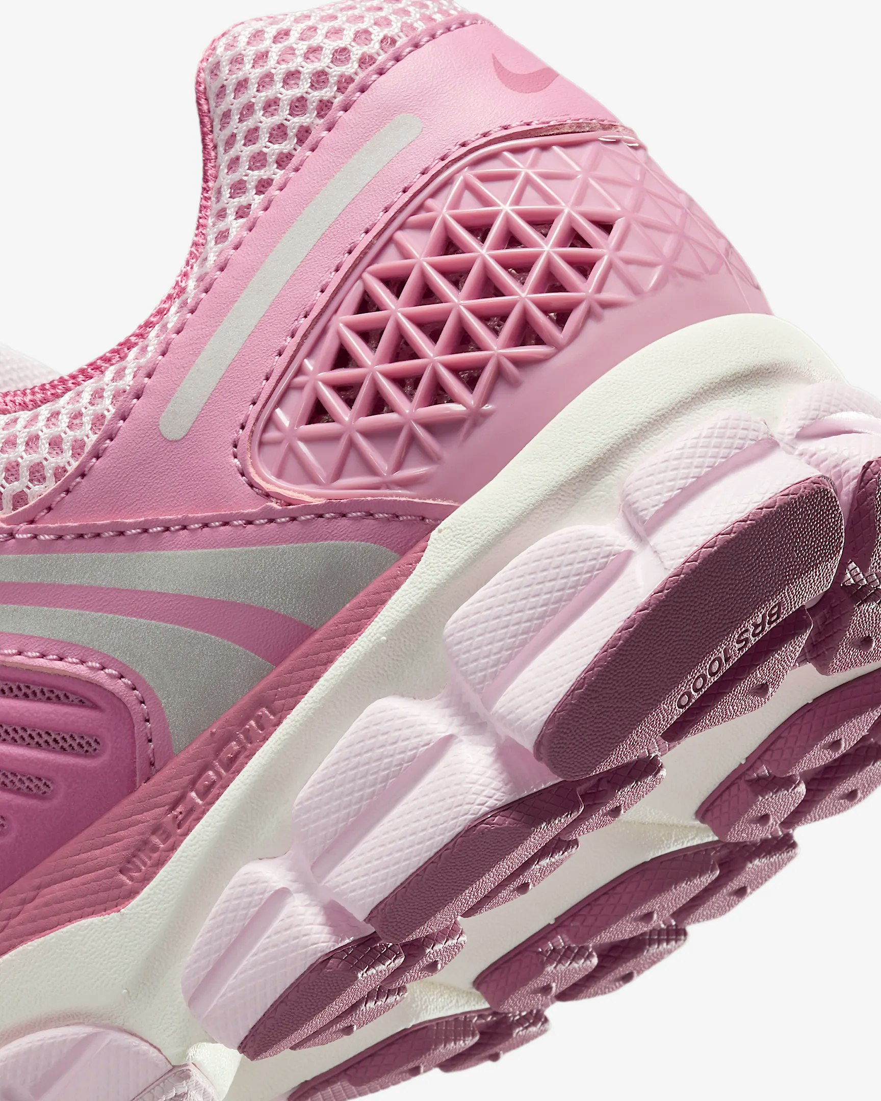 Nike Zoom Vomero 5 "Elemental Pink"