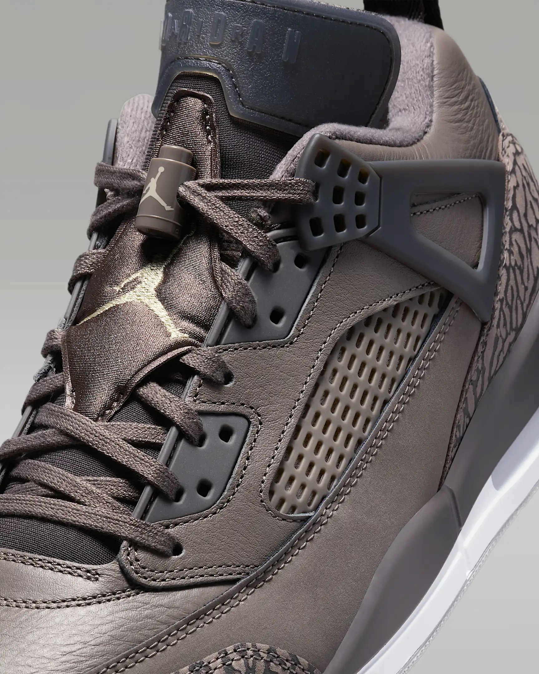 Jordan Spizike Low "Medium Ash"