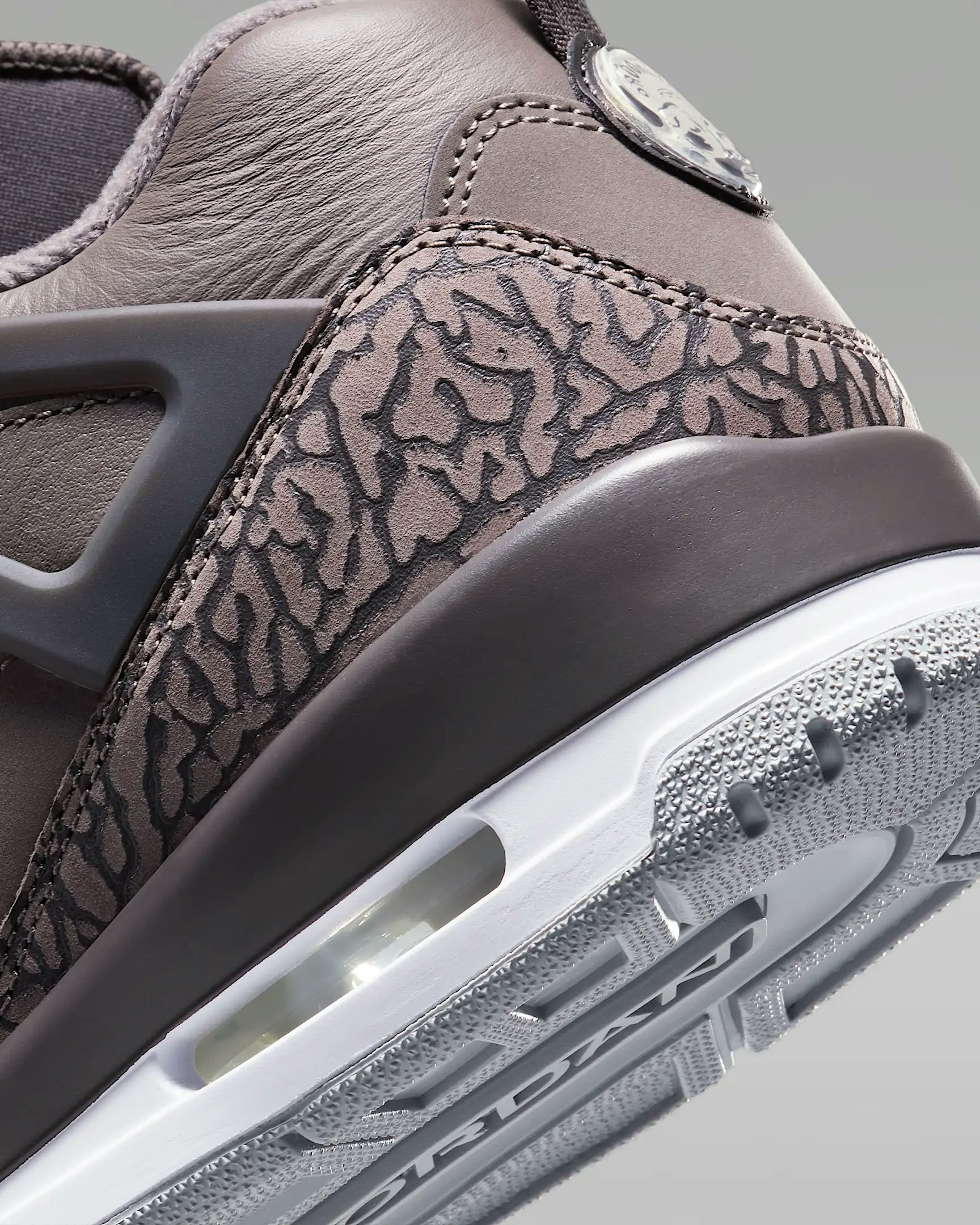 Jordan Spizike Low "Medium Ash"