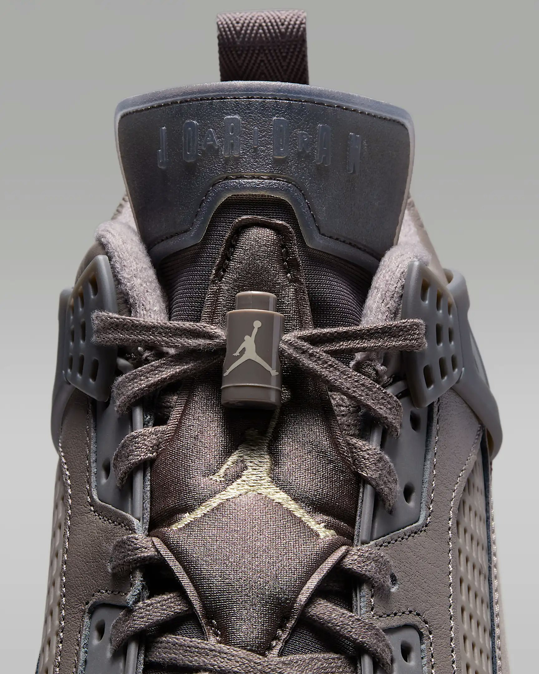 Jordan Spizike Low "Medium Ash"
