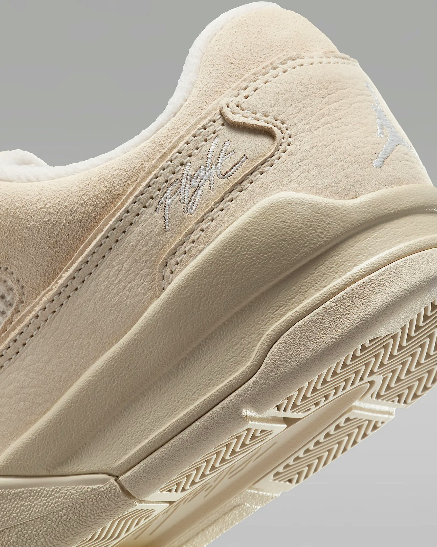 Jordan Flight Court "Light Legend Brown"