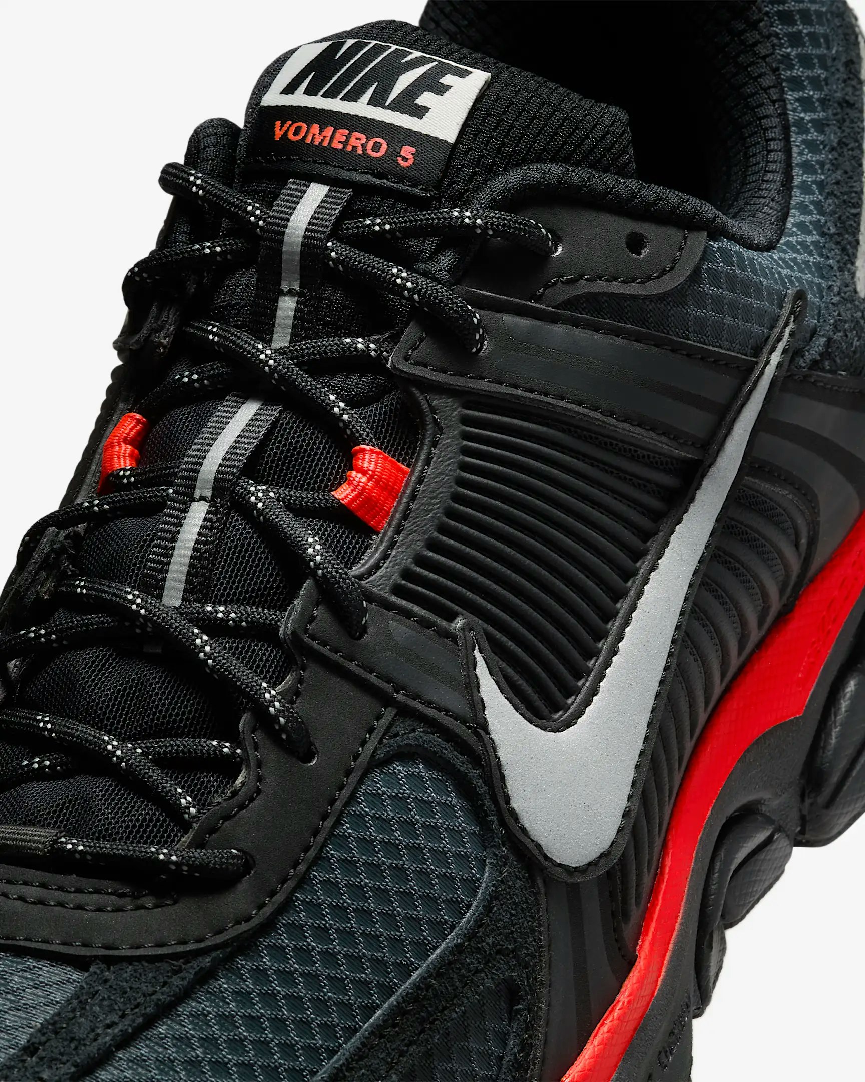 Nike Zoom Vomero 5 "Bred"