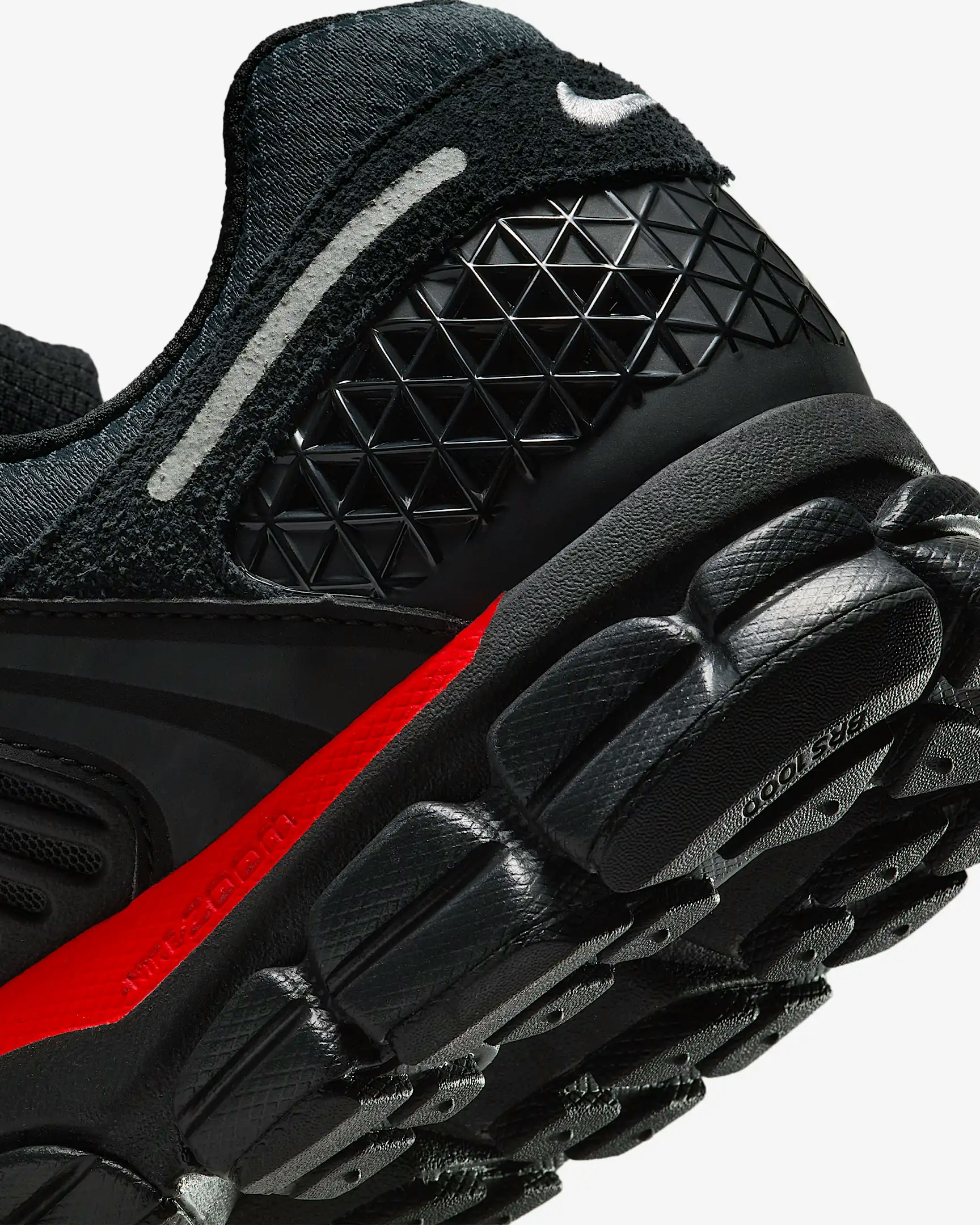 Nike Zoom Vomero 5 "Bred"
