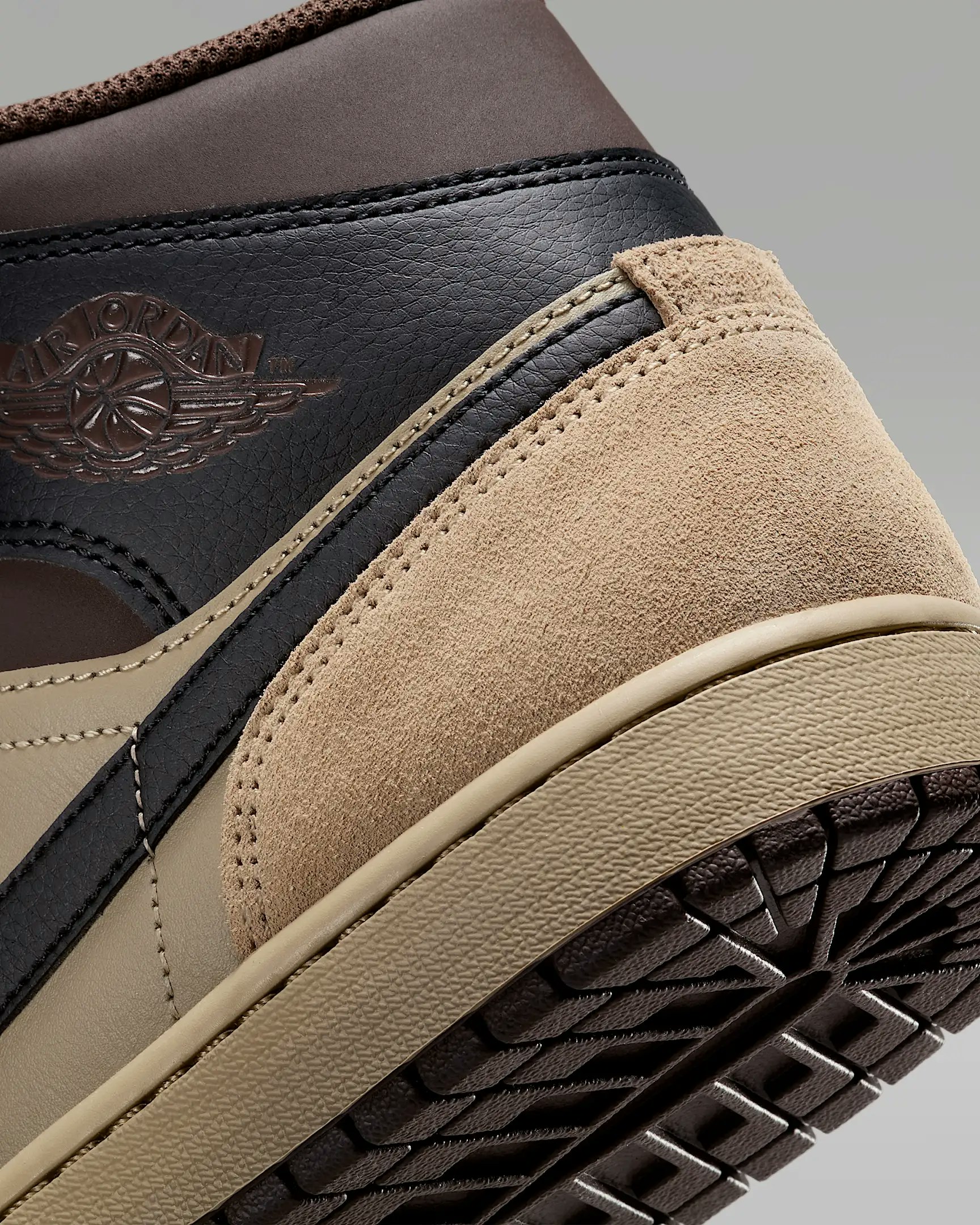 Air Jordan 1 Mid "Khaki"