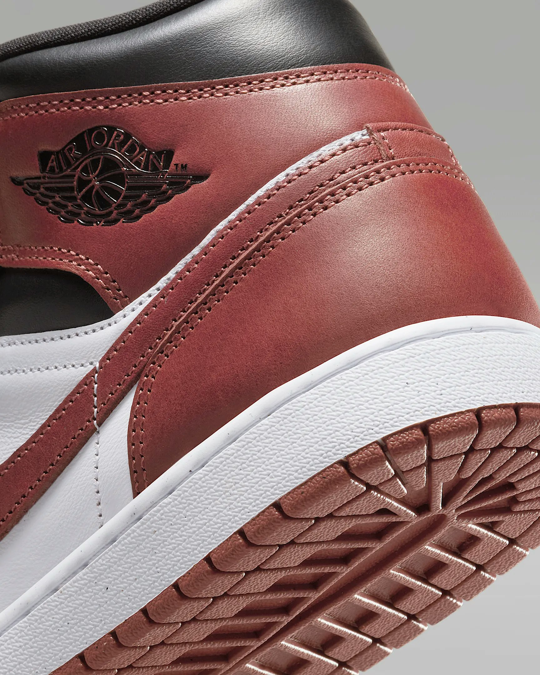 Air Jordan 1 Mid "Dark Pony"
