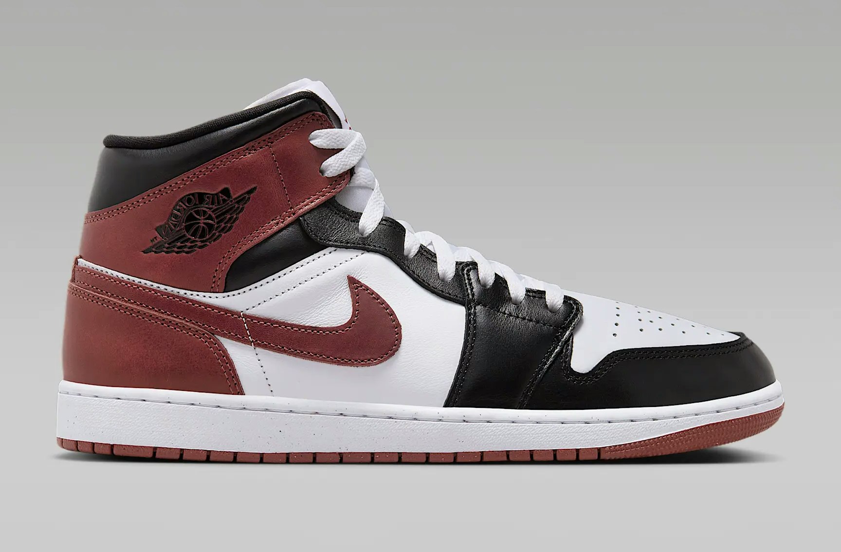 Air Jordan 1 Mid "Dark Pony"