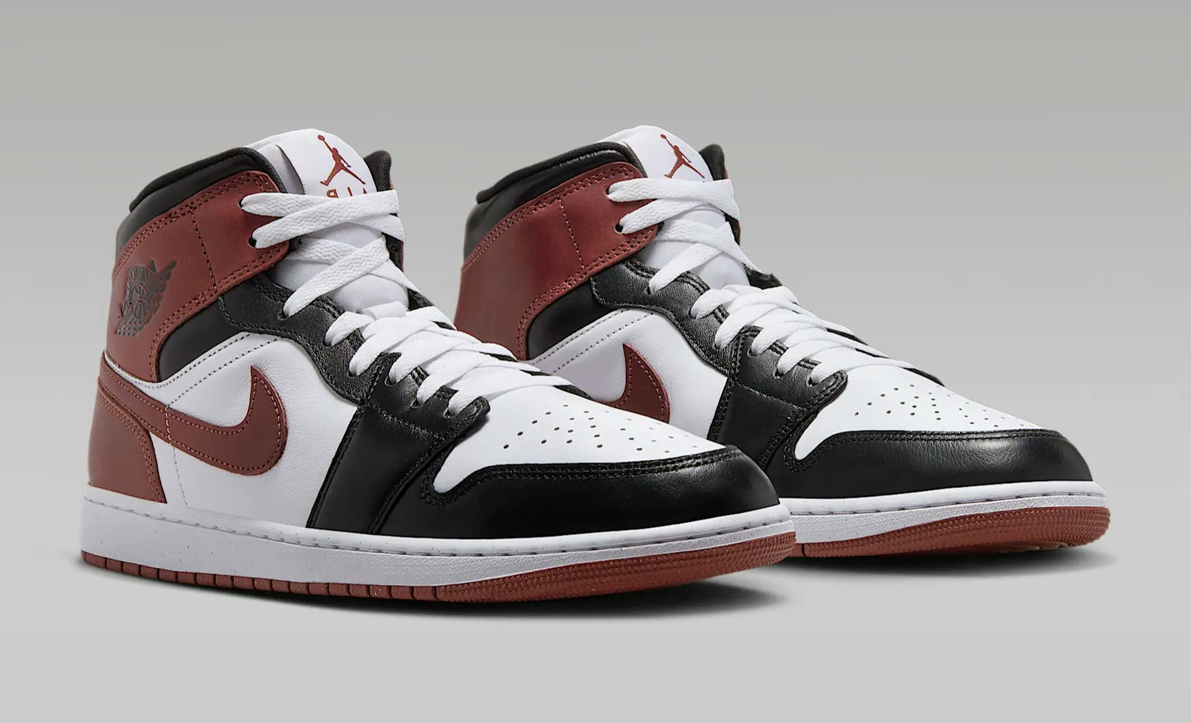 Air Jordan 1 Mid "Dark Pony"