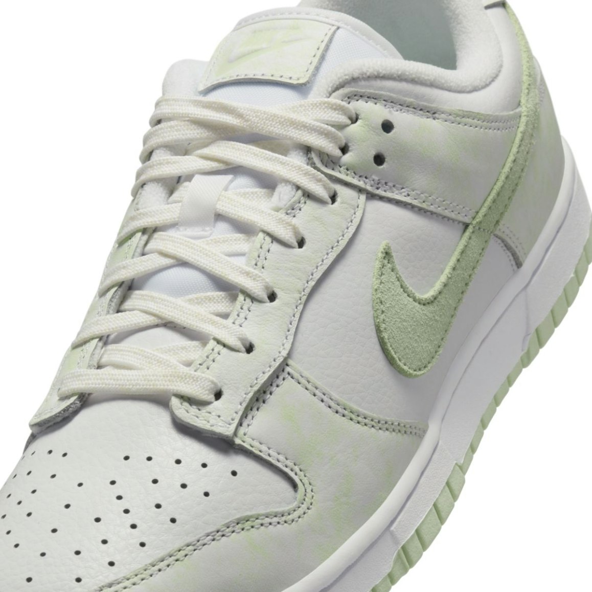 Nike Dunk Low "Jade Aura"
