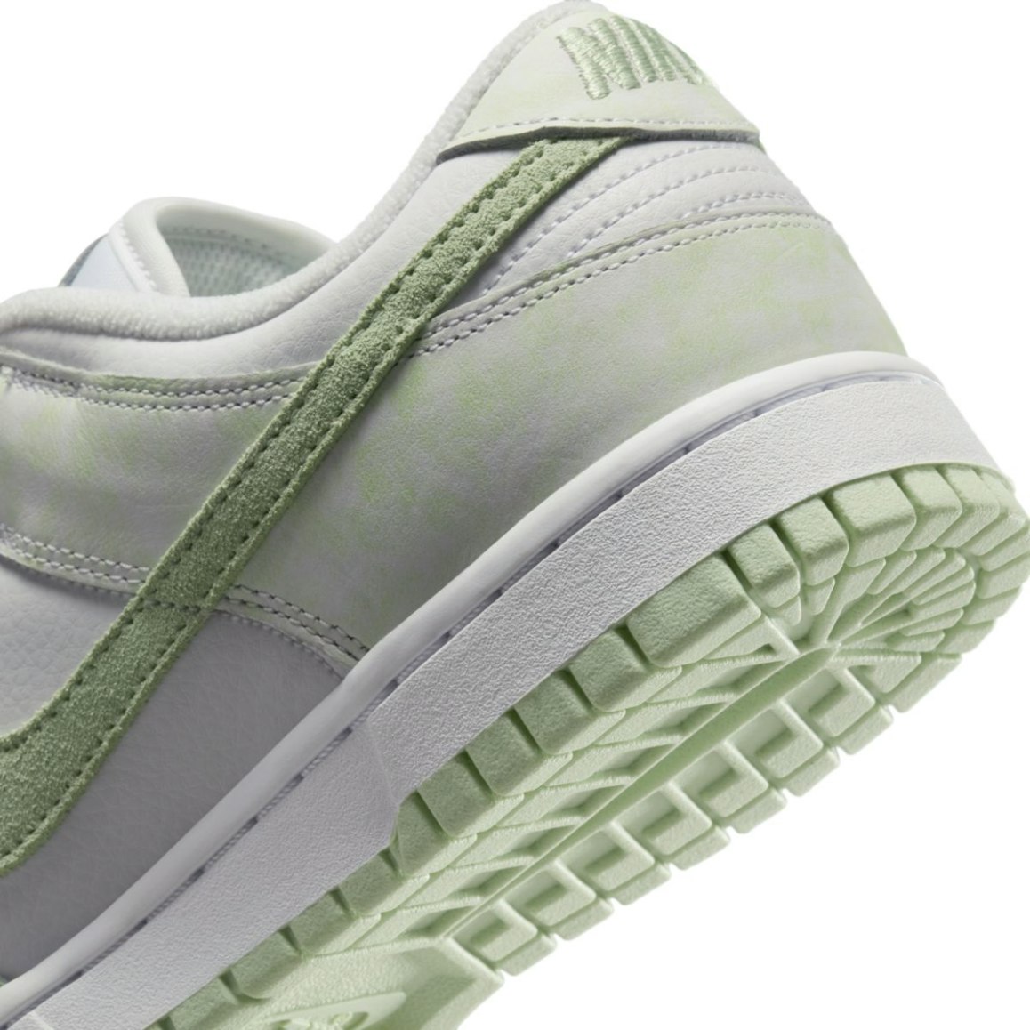 Nike Dunk Low "Jade Aura"
