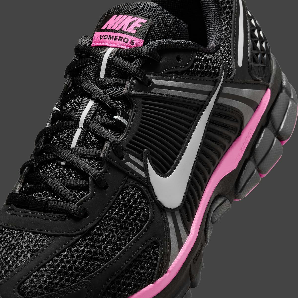 Nike Zoom Vomero 5 "Black Pink"