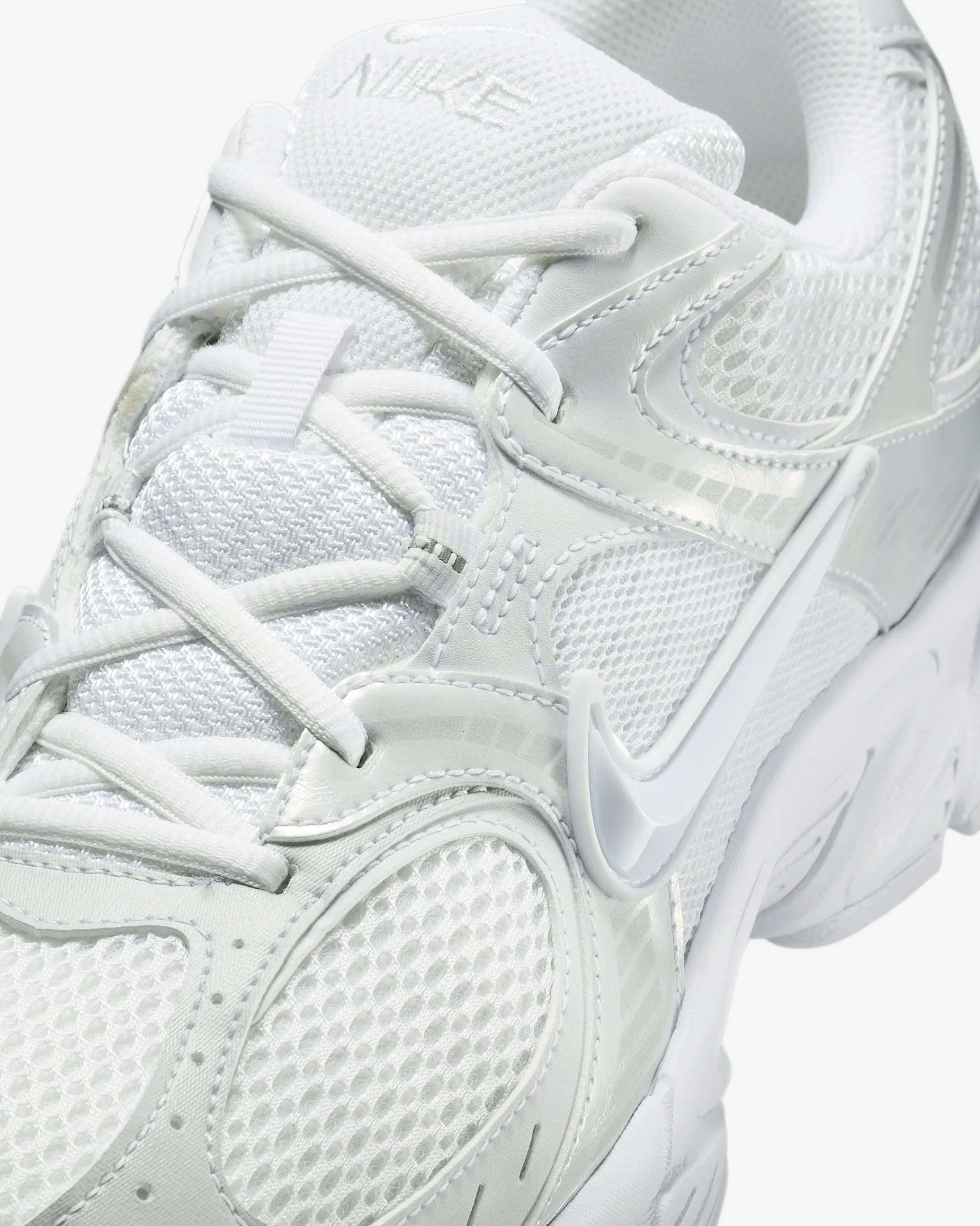Nike V5 RNR "Light Metallic Silver"