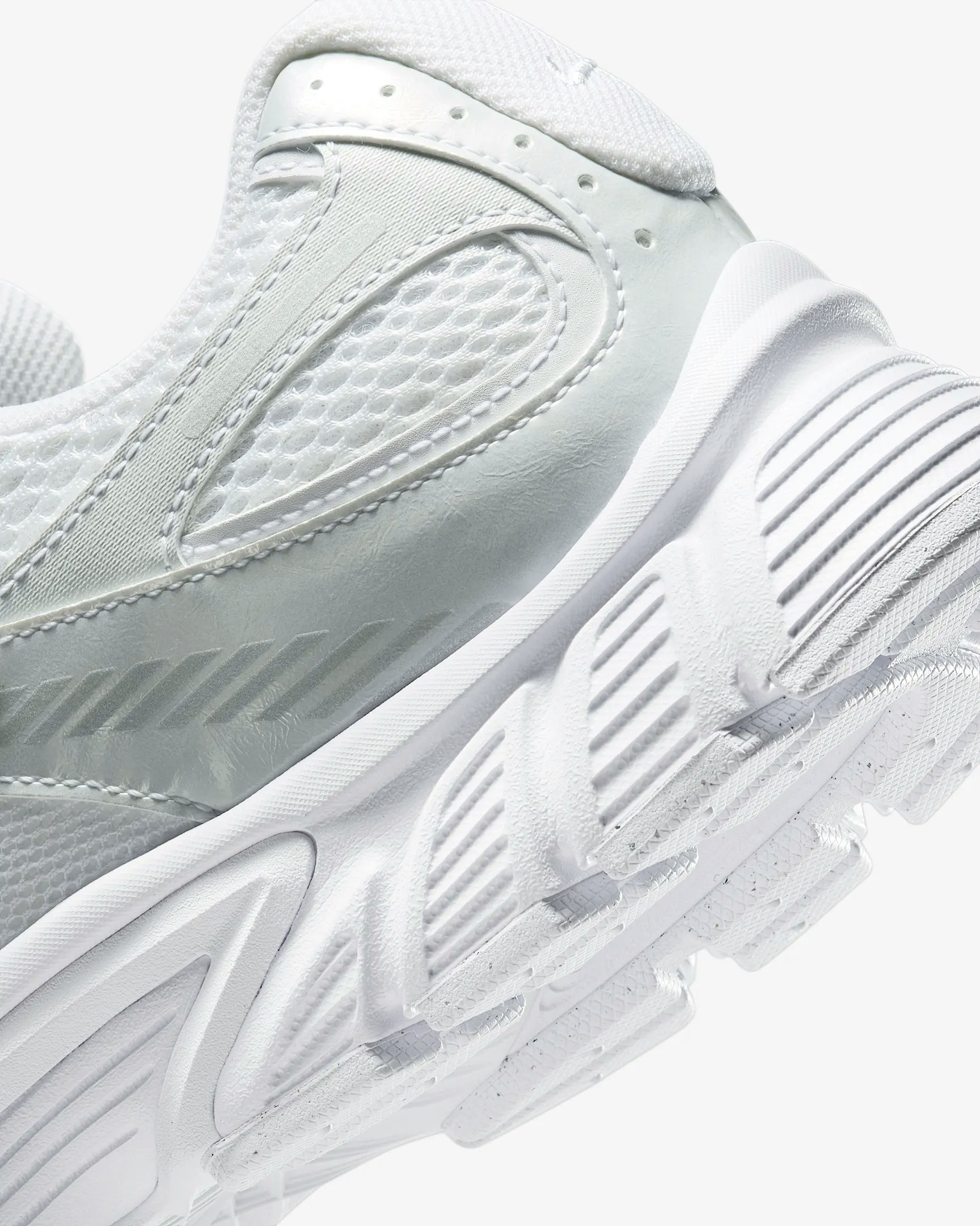 Nike V5 RNR "Light Metallic Silver"