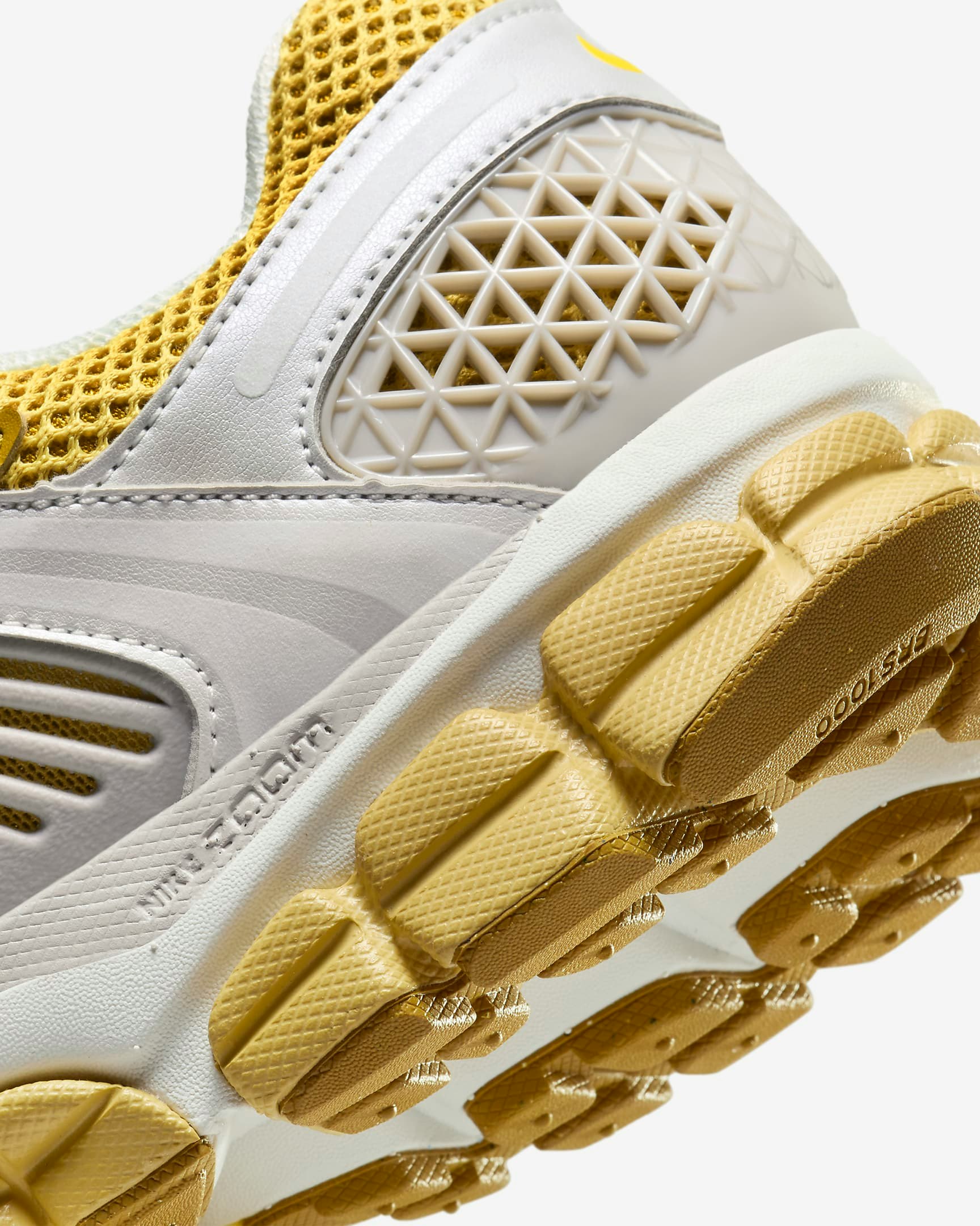 Nike Zoom Vomero 5 "Lightning"